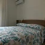 Le Pontine Nocleg ze śniadaniem 3*